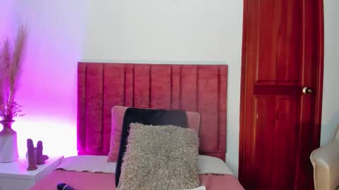 Emilyy Watson online show from 30, 9, 2025