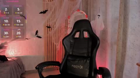   online show from 28, 10, 2025