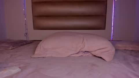 emma__js_ online show from 25, 7, 2026