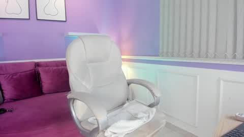 emma__walkerr_ online show from 27, 1, 2025