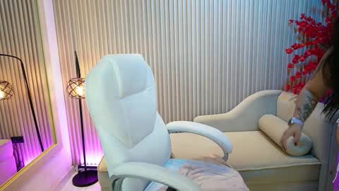 emma__walkerr_ online show from 19, 9, 2025