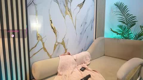 emma__walkerr_ online show from 30, 4, 2026