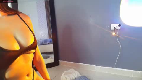 emma_and_aysha online show from 11, 11, 2025