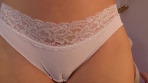 Snapshot of emma_hg1 chatting on 18, 1, 2025 the girl of your dreams online show from 18, 1, 2025