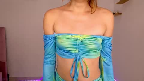 Snapshot of emma_hg1 chatting on 21, 2, 2025 the girl of your dreams online show from 21, 2, 2025