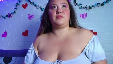 Snapshot of emma_honey__ chatting on 19, 11, 2025 Emma Miel online show from 19, 11, 2025