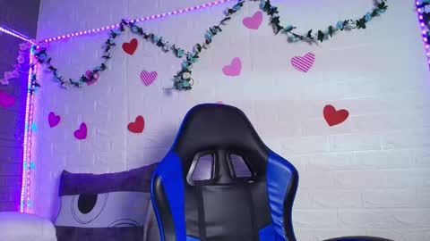 Snapshot of emma_honey__ chatting on 21, 11, 2025 Emma Miel online show from 21, 11, 2025