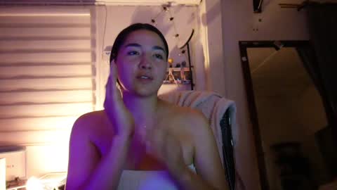 Snapshot of emma_johnson_ chatting on 4, 12, 2024 emma_johnson_ online show from 4, 12, 2024