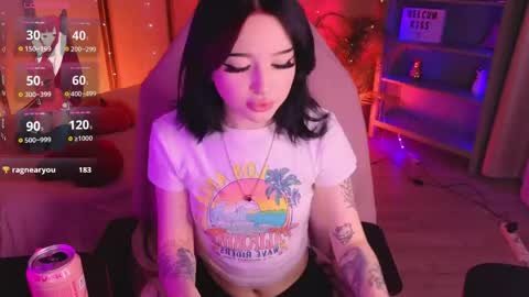 Snapshot of emma_kirks chatting on 8, 5, 2026 emma_kirks online show from 8, 5, 2026