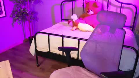 Snapshot of emma_lirys chatting on 8, 8, 2026 Emma online show from 8, 8, 2026