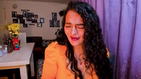 Snapshot of emma_luxy chatting on 14, 1, 2026 emma luxy online show from 14, 1, 2026