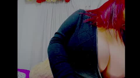 emma_saenzz online show from 5, 11, 2025