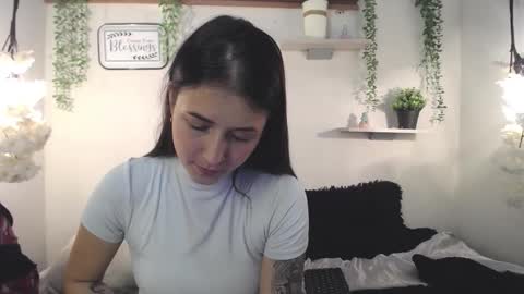 Snapshot of emma_sweethot chatting on 5, 3, 2026 Emma Black online show from 5, 3, 2026