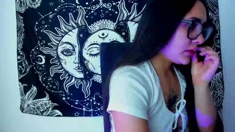 Snapshot of emma_timli1 chatting on 12, 11, 2025 Emma online show from 12, 11, 2025