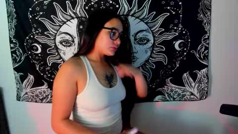 Snapshot of emma_timli1 chatting on 22, 11, 2025 Emma online show from 22, 11, 2025