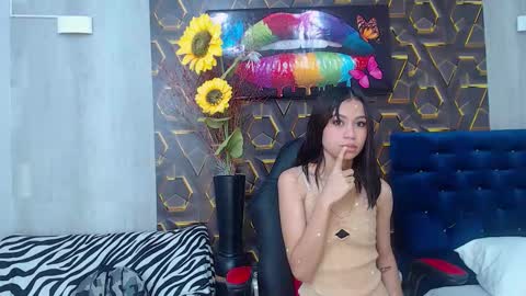 Snapshot of emma_willians_ chatting on 12, 10, 2025 EMMA online show from 12, 10, 2025