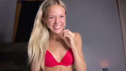 Snapshot of emmaabennett chatting on 2, 7, 2026 Emma Bennett online show from 2, 7, 2026