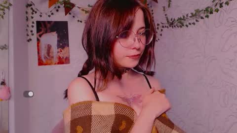 Snapshot of emmae__ chatting on 4, 10, 2025 Emma online show from 4, 10, 2025