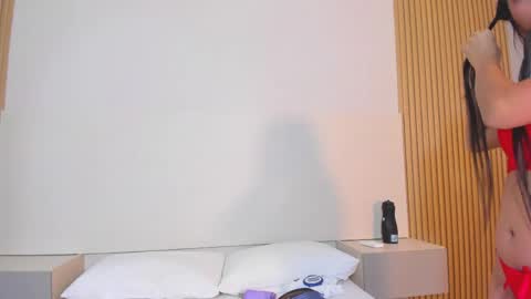 emmaespencer  online show from 4, 5, 2026