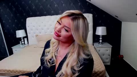 Emma Mavis online show from 24, 2, 2025