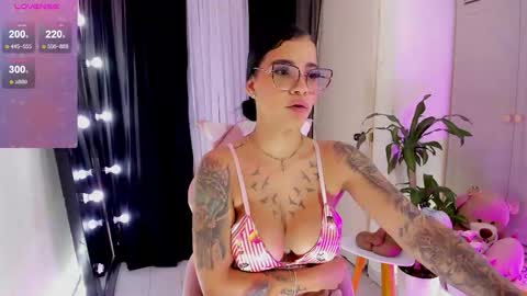 Snapshot of emmarusselx chatting on 21, 10, 2025 Emma Russell online show from 21, 10, 2025