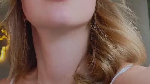 Snapshot of emmi_rosee chatting on 14, 2, 2025 Miss Emmi online show from 14, 2, 2025