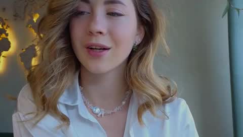 Snapshot of emmi_rosee chatting on 20, 2, 2025 Miss Emmi online show from 20, 2, 2025