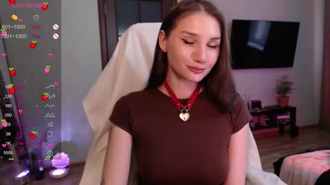 Snapshot of emmiclo chatting on 5, 11, 2025 Emily online show from 5, 11, 2025