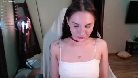 Snapshot of emmiclo chatting on 9, 4, 2026 Emily online show from 9, 4, 2026