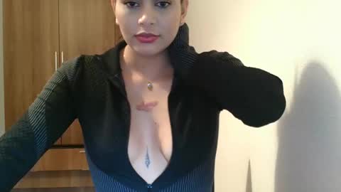 Snapshot of emmie_xxx chatting on 2, 12, 2024 emmie online show from 2, 12, 2024