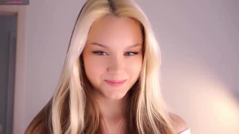 Snapshot of emmiemurray chatting on 10, 9, 2025 Aurora online show from 10, 9, 2025