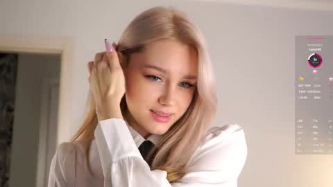 Snapshot of emmiemurray chatting on 4, 10, 2025 Aurora online show from 4, 10, 2025