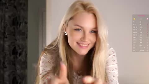 Snapshot of emmiemurray chatting on 7, 10, 2025 Aurora online show from 7, 10, 2025