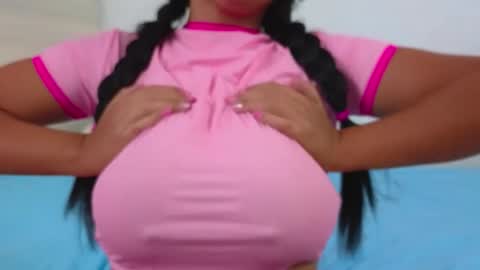 Snapshot of emmily2001 chatting on 27, 11, 2025 Emmily online show from 27, 11, 2025