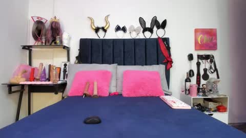          online show from 25, 11, 2025