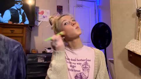 Snapshot of emmwarr1514 chatting on 11, 3, 2025 emmwarr1514 online show from 11, 3, 2025