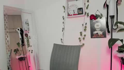 Snapshot of emperatriiiz chatting on 19, 2, 2025 Emperatriz online show from 19, 2, 2025