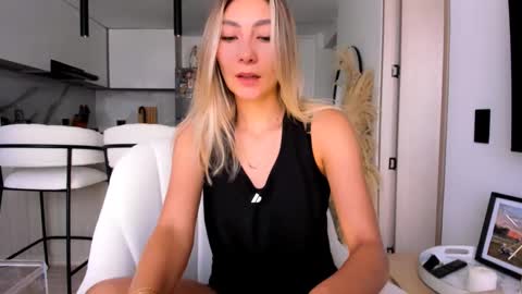 emyconneer online show from 25, 1, 2025