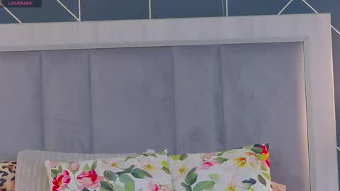 Snapshot of emylaveau chatting on 24, 11, 2025 Emy online show from 24, 11, 2025