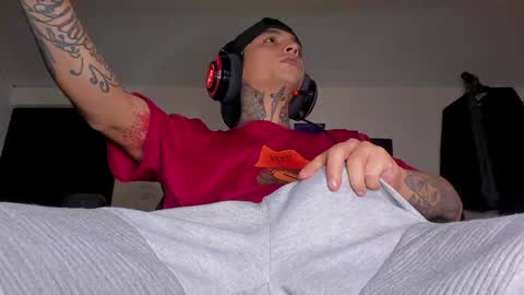 Snapshot of enjoymycock99 chatting on 18, 12, 2024 enjoymycock99 online show from 18, 12, 2024