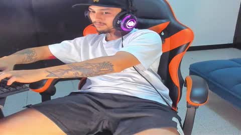 Snapshot of enjoymycock99 chatting on 17, 11, 2025 enjoymycock99 online show from 17, 11, 2025