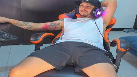 Snapshot of enjoymycock99 chatting on 18, 11, 2025 enjoymycock99 online show from 18, 11, 2025