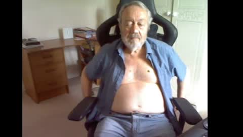 Snapshot of erasmus_d chatting on 4, 8, 2026 erasmus_d online show from 4, 8, 2026
