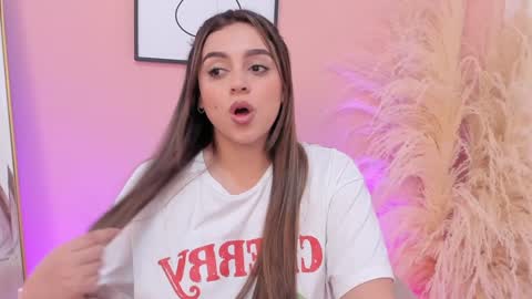 Erika Mendez online show from 4, 2, 2025