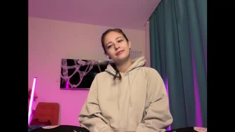 Erika Miu online show from 25, 10, 2025