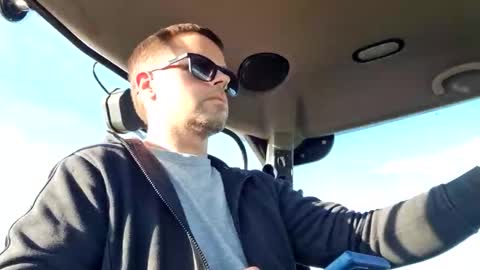 Snapshot of erikanoz chatting on 18, 10, 2025 boyohboy online show from 18, 10, 2025