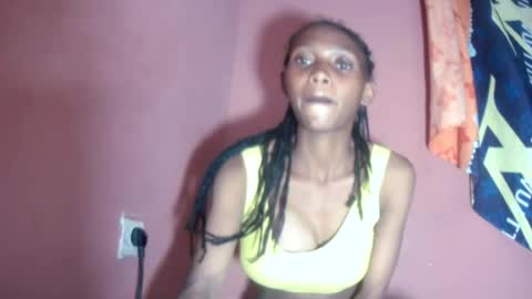 Snapshot of erinah05 chatting on 9, 8, 2026 erinah05 online show from 9, 8, 2026