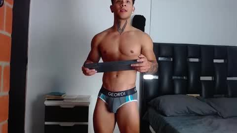 Snapshot of erosscott chatting on 25, 9, 2025 Eros online show from 25, 9, 2025