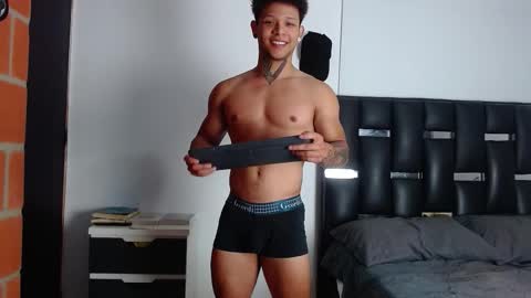 Snapshot of erosscott chatting on 27, 9, 2025 Eros online show from 27, 9, 2025