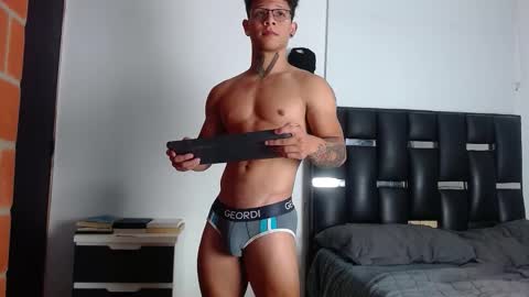 Snapshot of erosscott chatting on 11, 11, 2025 Eros online show from 11, 11, 2025